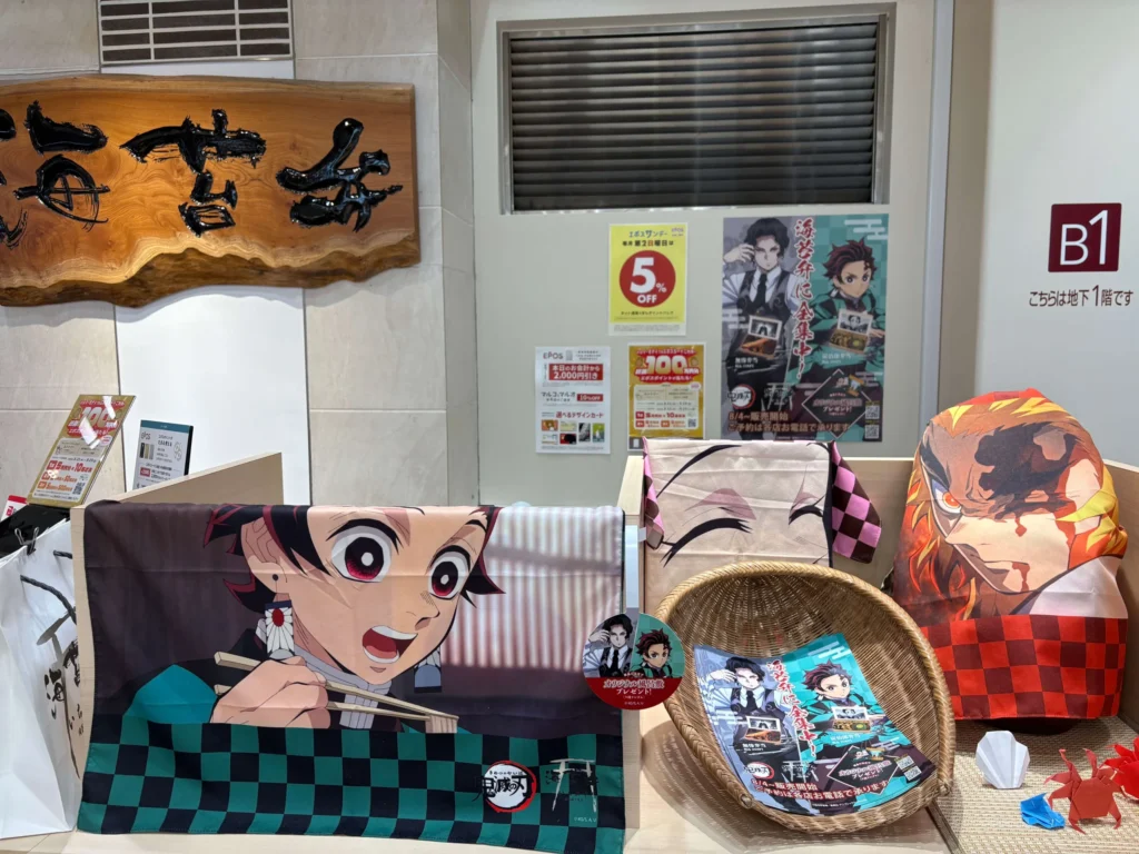 海苔弁いちのやさんの店舗。特典の風呂敷が飾られている。